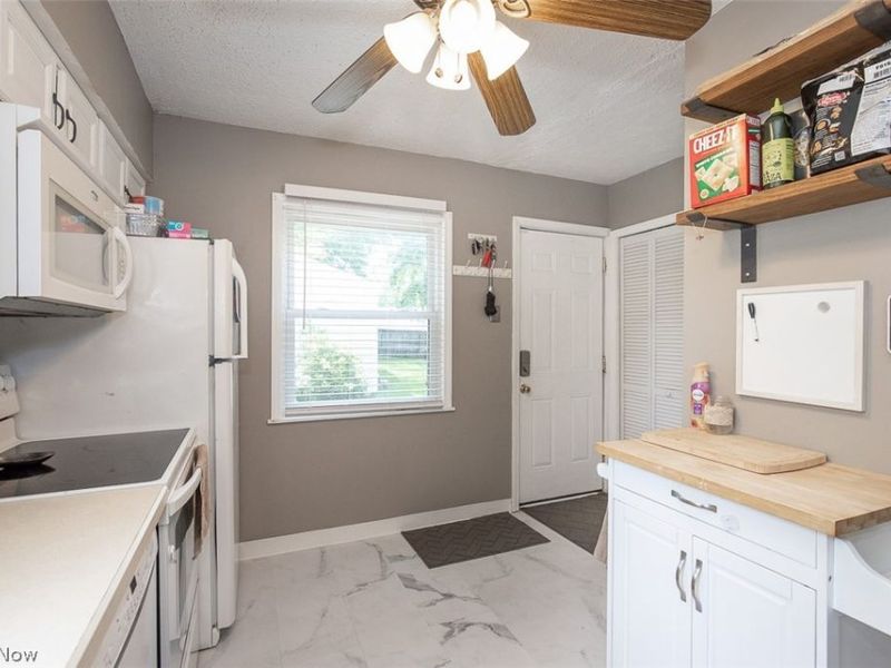 2324 Suncrest Drive , Cuyahoga Falls, OH 44221 Photo 9