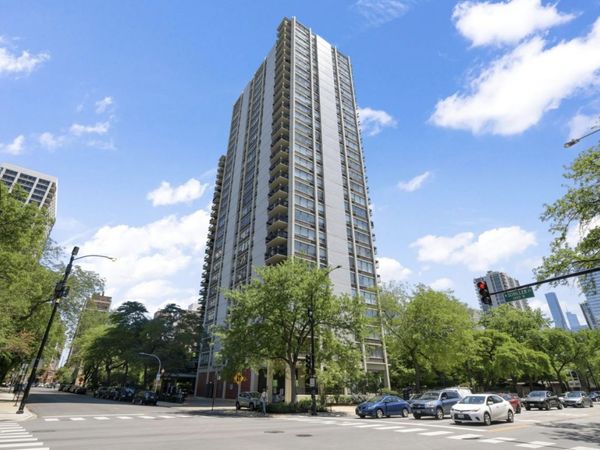 1360 N Sandburg Terrace , Unit 2004, Chicago, IL 60610