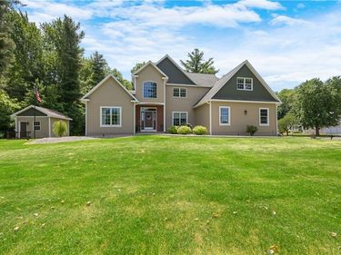 399 Hourglass Lane, Baldwinsville, NY 13027