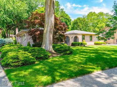 5097 Collington Drive , Troy, MI 48098