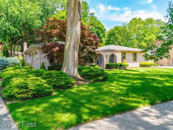 5097 Collington Drive, Troy, MI 48098