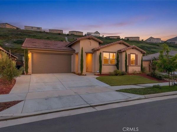 2690 Santa Fiora Drive, Corona, CA 92882