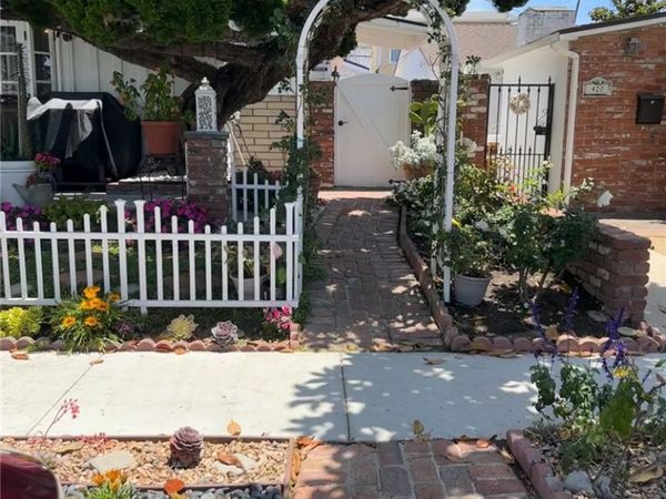 422 Fernleaf, Corona Del Mar, CA 92625
