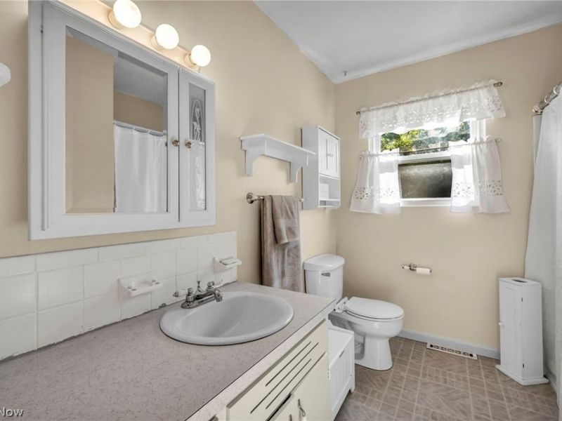 1347 S Polen Avenue , Mogadore, OH 44260 Photo 19