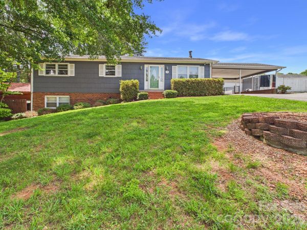 19 Pinecrest Court , Taylorsville, NC 28681