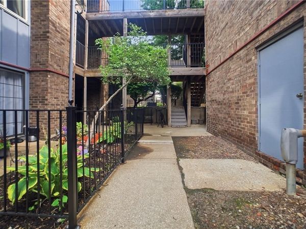 104 E 41 Street, Unit 6, Kansas City, MO 64111