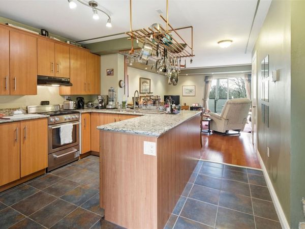991 Cloverdale Ave , Unit #207, Saanich, BC V8X 2T5