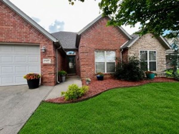 321 Essex Way , Centerton, AR 72719