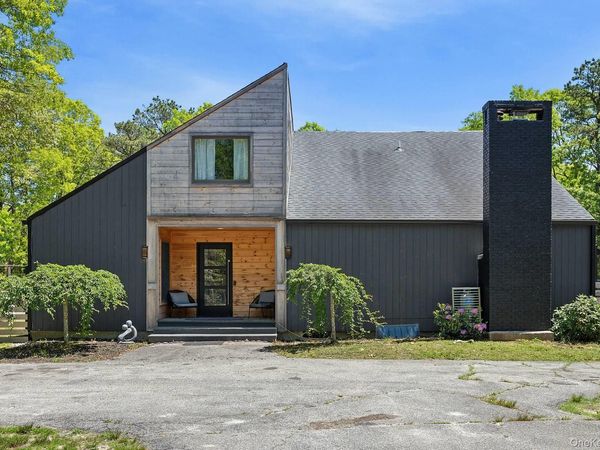 12 North Quarter Rd , Westhampton, NY 11977