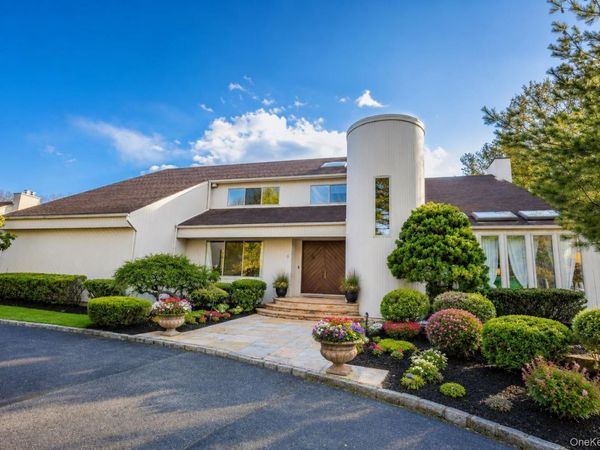 6 Polo Court, Woodbury, NY 11797