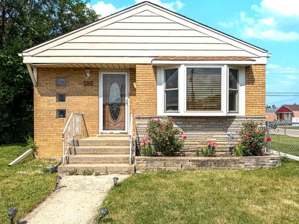 8128 S Komensky Avenue, Chicago, IL 60652