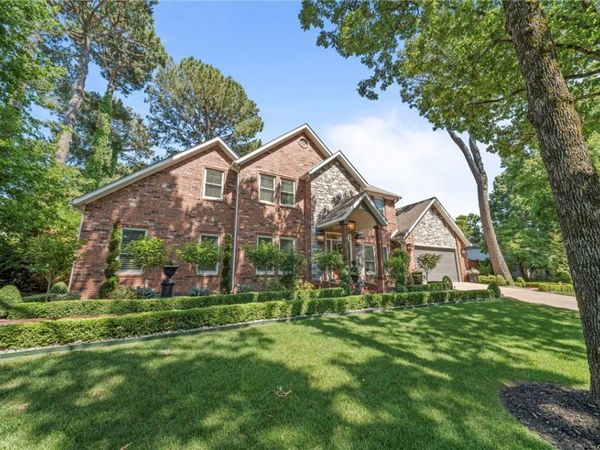 906 N Pembroke Road, Fayetteville, AR 72701