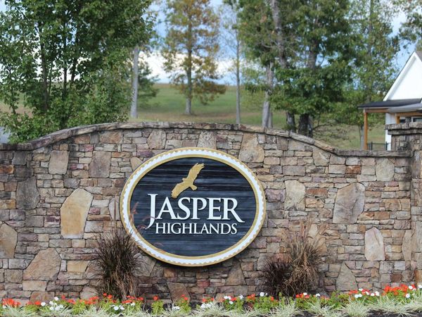 745 Crockett Pointe, Jasper, TN 37347