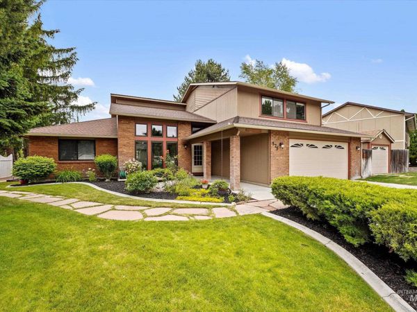 575 N Pebble Beach Way, Eagle, ID 83616