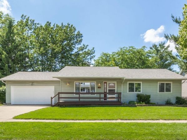 711 Hearthside Drive, Cedar Falls, IA 50613