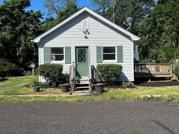 1572 Main Road , Riverhead, NY 11901