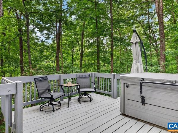 25 HICKORYNUT RD, Roseland, VA 22967