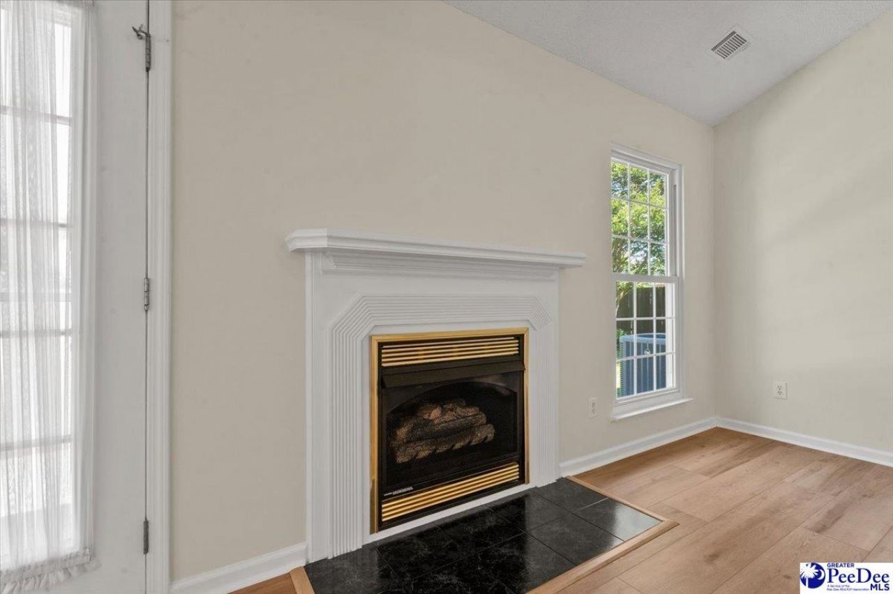 625 Aspen St Photo 9