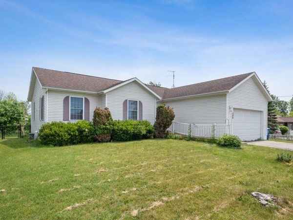 340 64th Avenue N, Coopersville, MI 49404