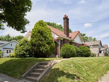 939 Lovers Lane , Akron, OH 44306