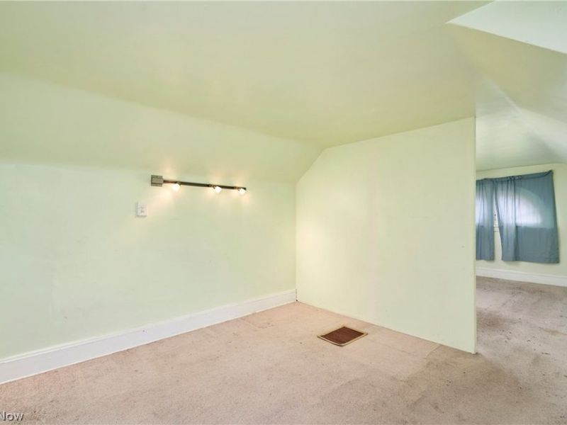 939 Lovers Lane , Akron, OH 44306 Photo 15