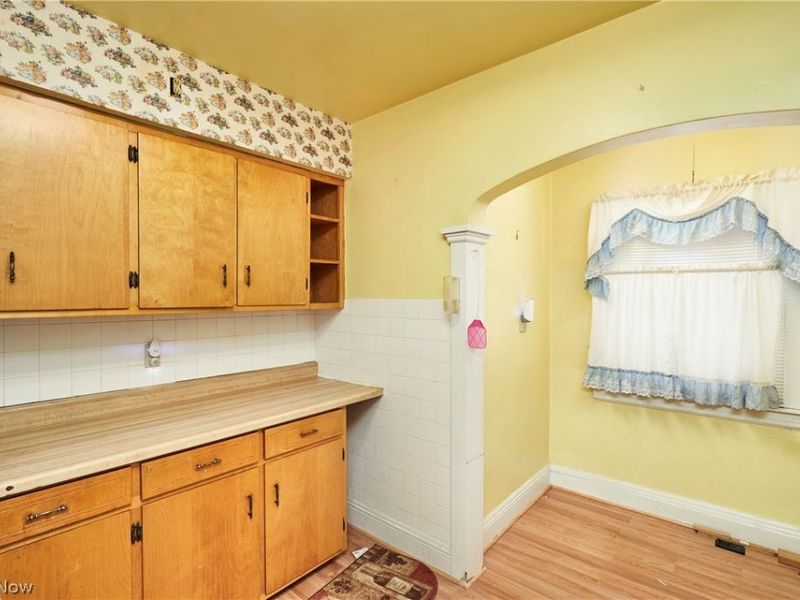 939 Lovers Lane , Akron, OH 44306 Photo 5