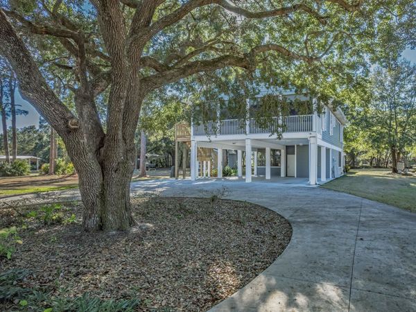 140 Craig Street , Carrabelle, FL 32322