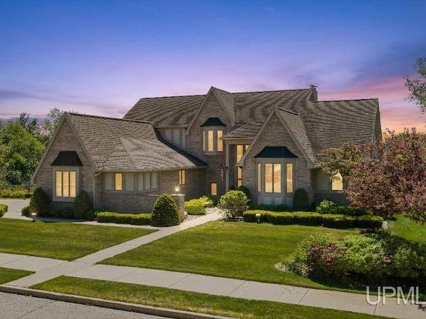 2009 13th Ave South Avenue, Escanaba, MI 49829