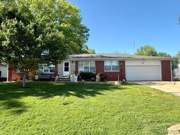 1104 E Hanover Street , New Baden, IL 62265