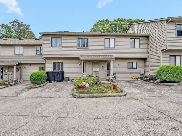 219 Shoreline Marina CIR, Unit 121, Moneta, VA 24121