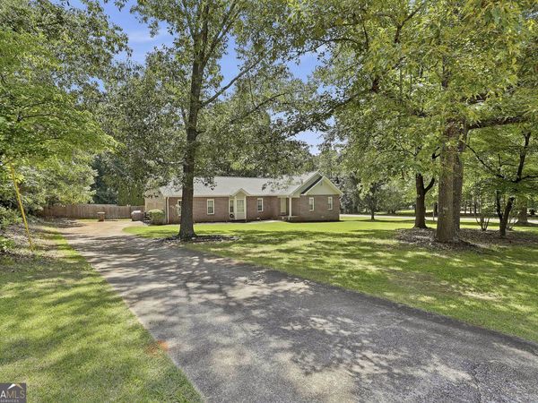 215 Firethorne Ln, Fayetteville, GA 30215
