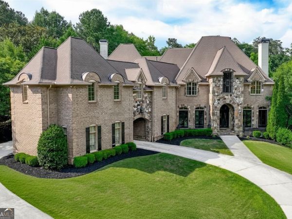 453 Londonberry Road, Sandy Springs, GA 30327