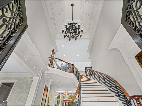 453 Londonberry Road, Sandy Springs, GA 30327