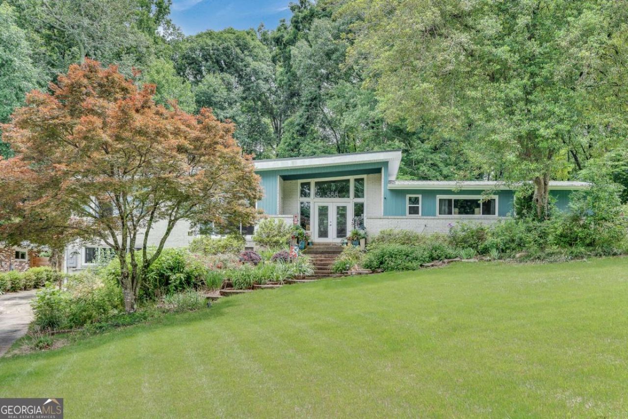 588 Kenilworth Circle, Stone Mountain, GA 30083 Main Photo
