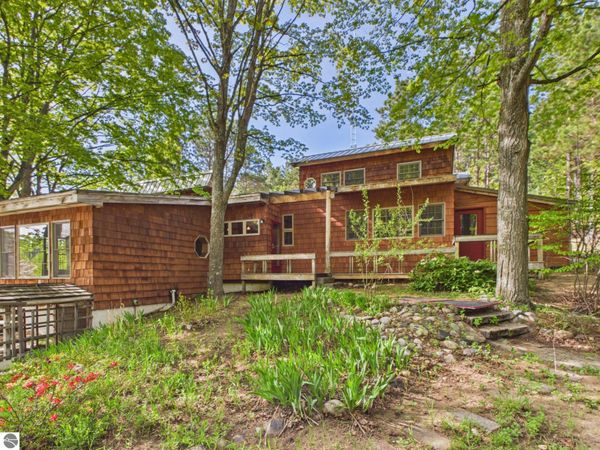 10953 Pobuda Road E, Suttons Bay, MI 49682