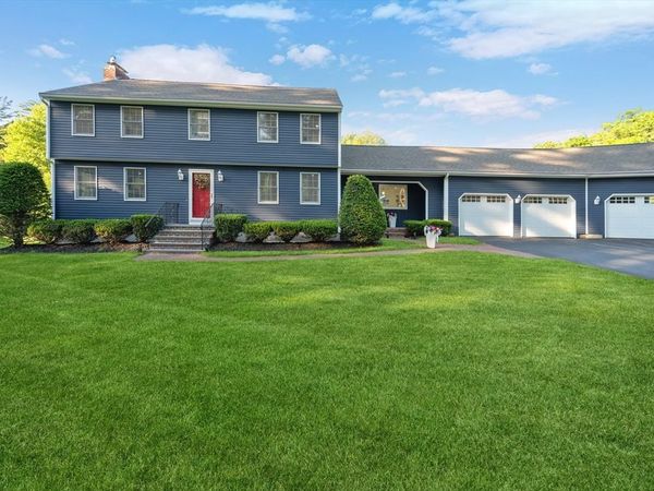 11 Lawndale Rd, Tyngsborough, MA 01879
