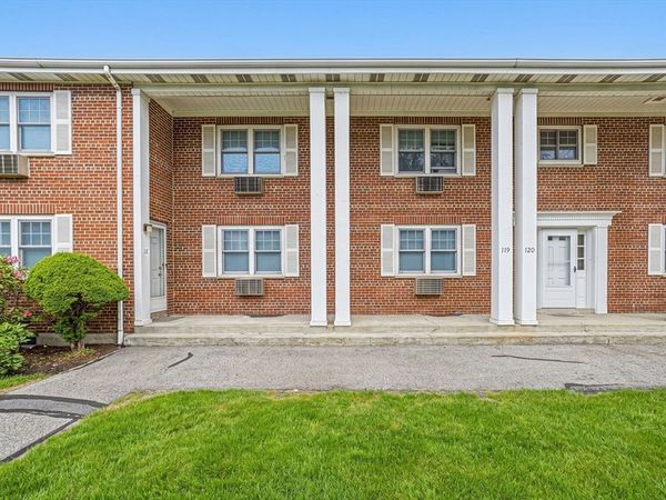 119 Emerson Gardens Rd, Unit 119, Lexington, MA 02420