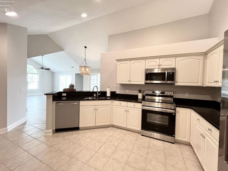 2695 Canterbury Circle, Unit B, Port Clinton, OH 43452 Photo 13