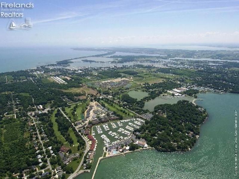 2695 Canterbury Circle, Unit B, Port Clinton, OH 43452 Photo 7