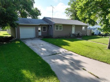 220 S 4th Street , Bird Island, MN 55310