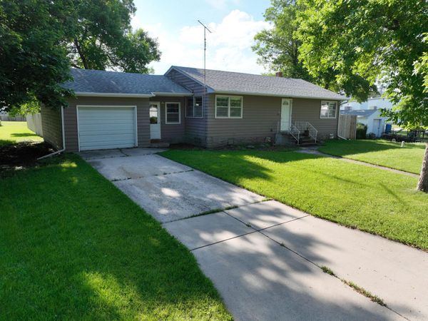 220 S 4th Street , Bird Island, MN 55310