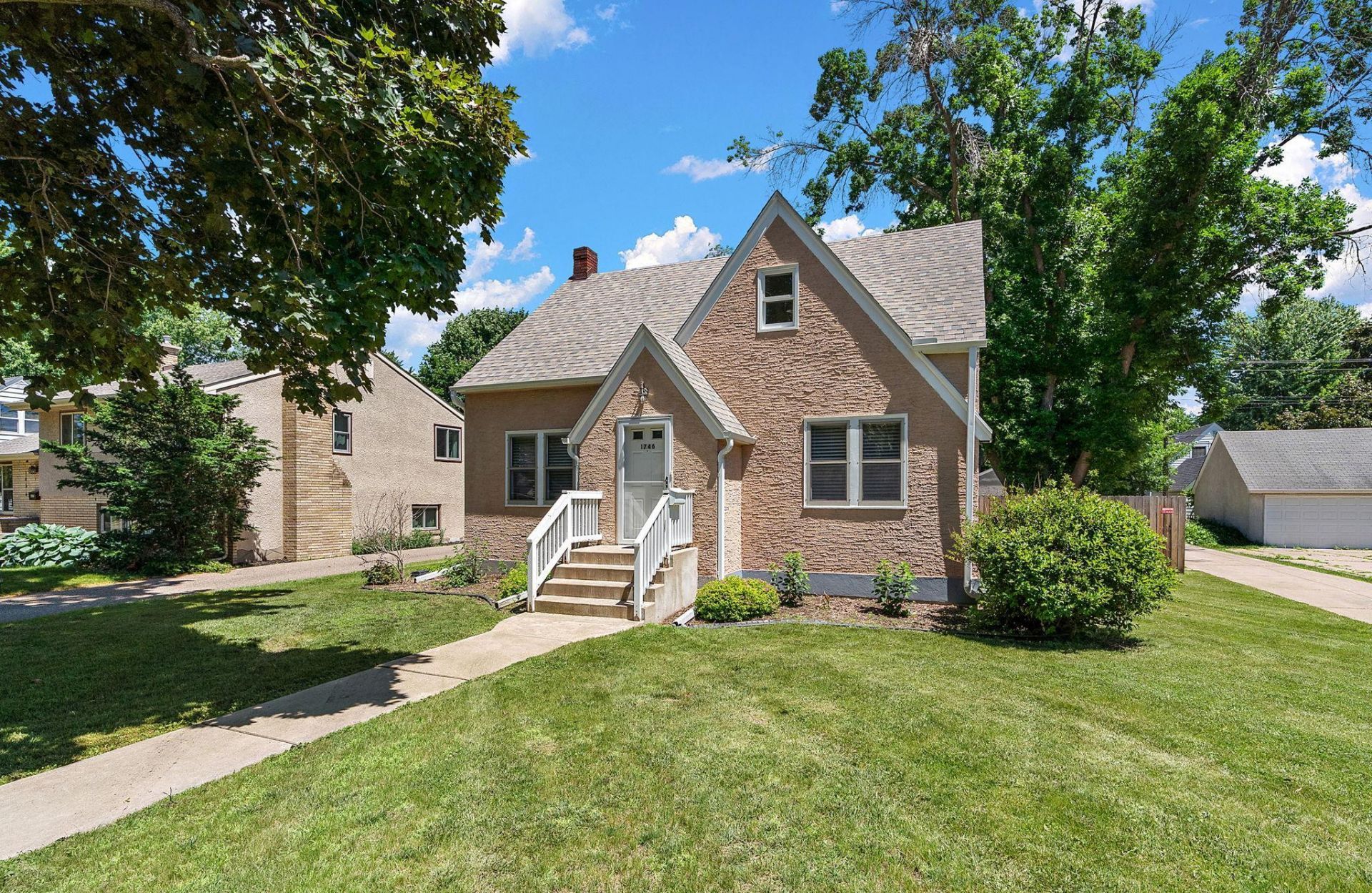 1746 Holton Street, Falcon Heights, MN 55113