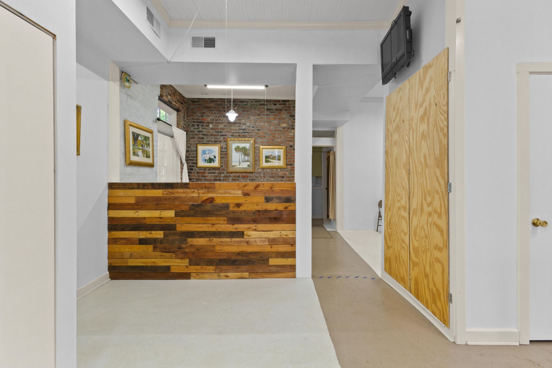 501 E Washington Street  Photo 11