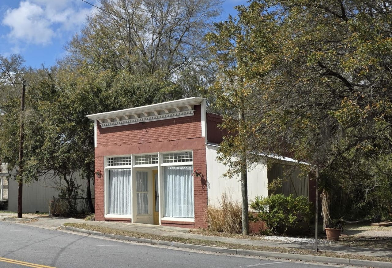 501 E Washington Street Photo 17