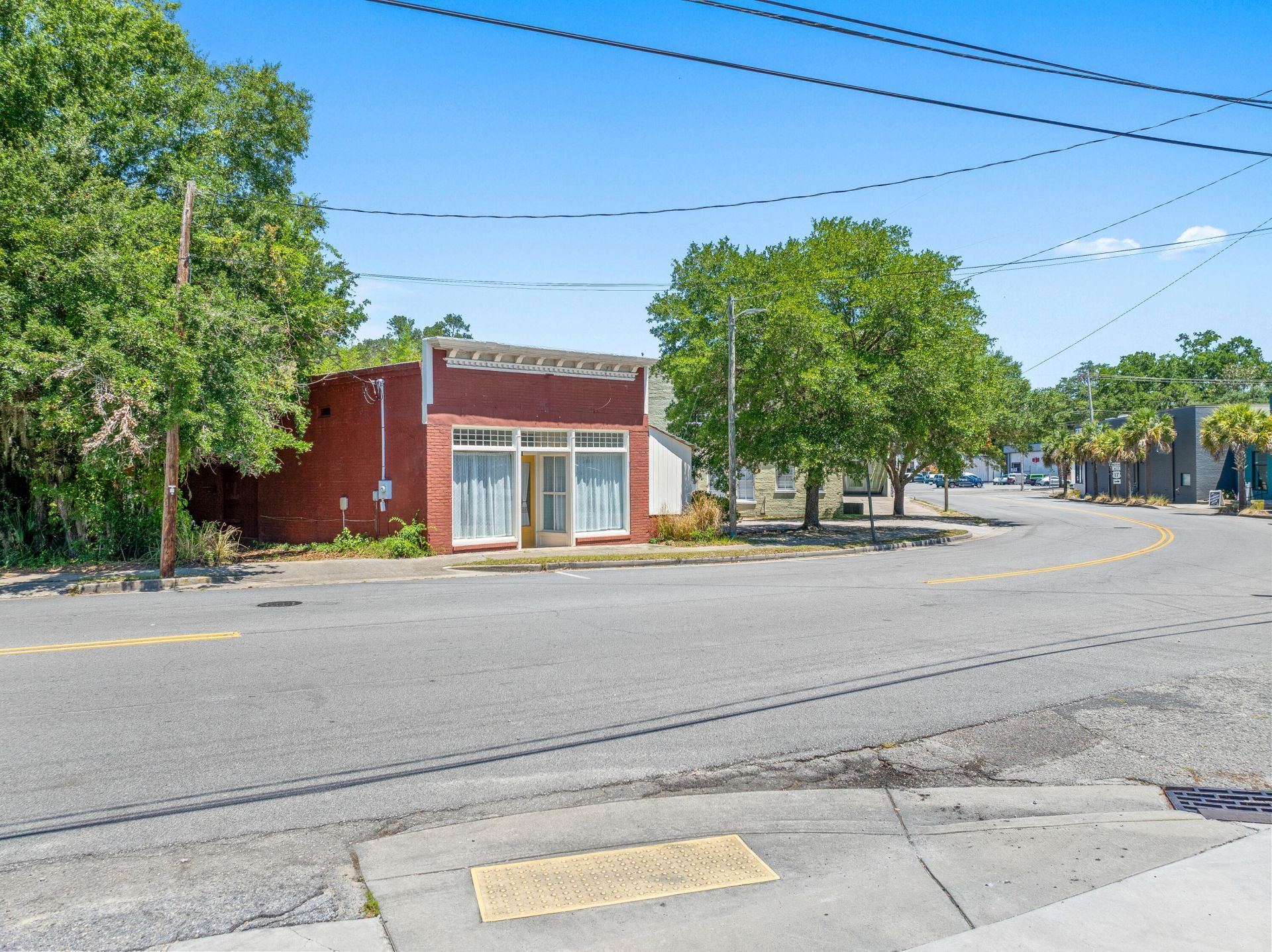 501 E Washington Street Photo 4