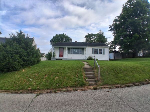 215 Whitehouse Street , Crooksville, OH 43731