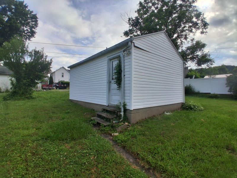 215 Whitehouse Street , Crooksville, OH 43731 Photo 3