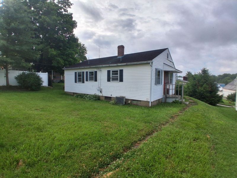 215 Whitehouse Street , Crooksville, OH 43731 Photo 4