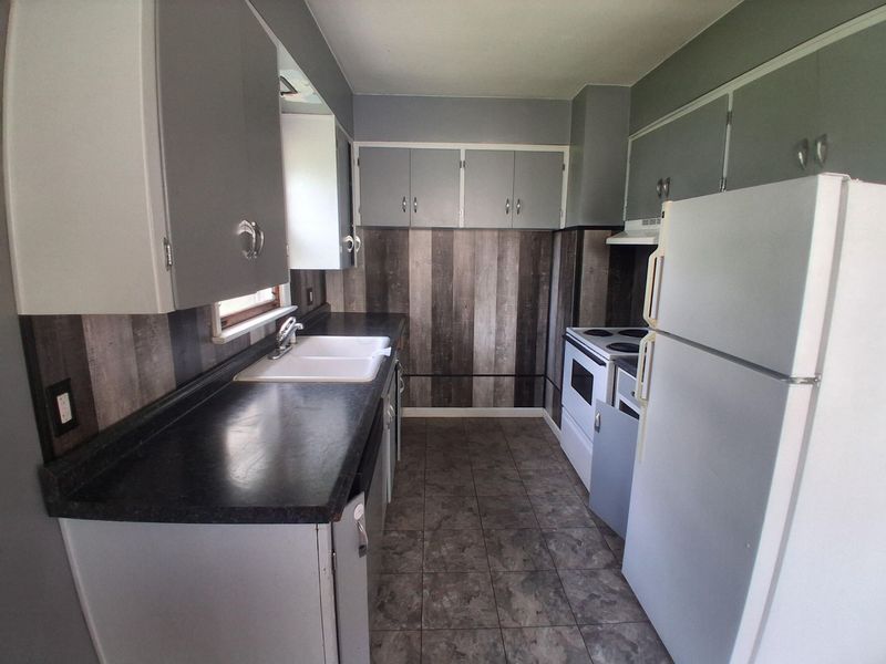 215 Whitehouse Street , Crooksville, OH 43731 Photo 5