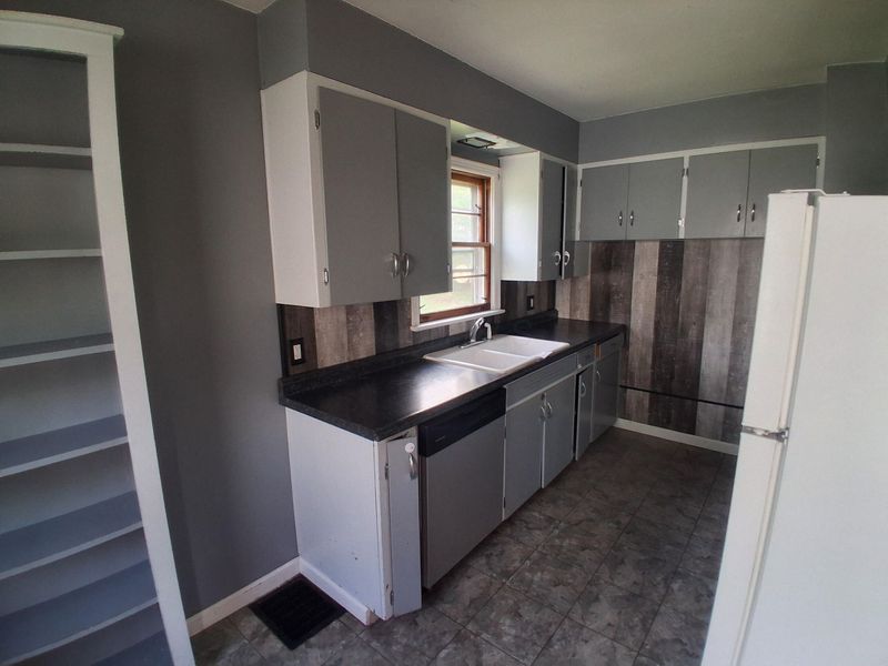 215 Whitehouse Street , Crooksville, OH 43731 Photo 6